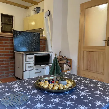 Nyaraló Moonica Rujiste *
