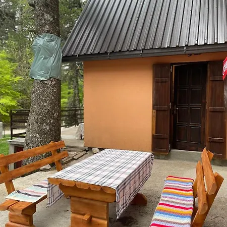 Moonica Rujiste Vikendica Mostar